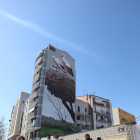 Inauguran el 'Mural de les cigonyes' en Lleida, del pintor Oriol Arumí