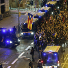 Estudiants, ahir a la nit davant de la prefectura de Policia a Via Laietana.