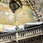 Imagen de ayer de los trabajos de consolidación en la fachada de la catedral de Notre Dame. 