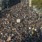 Vista de la manifestació convocada per la Taula per la Democràcia ahir a la tarda a la plaça Universitat.