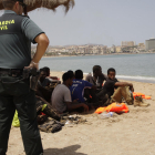 Imagen de los inmigrantes que llegaron a las playas de Melilla.