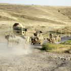 Tancs de l’exèrcit iraquià es dirigeixen al front.