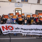La manifestación ayer por la tarde en Ribera d’Ondara con motivo del pleno municipal. 
