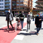 L’alcalde Pueyo i el tinent d’alcalde Postius, al carril bici.