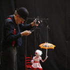 El veterano marionetista Jordi Bertran, en la plaza Major.