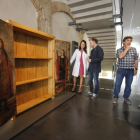 Presentació ahir al Museu de Lleida de la restauració de dos taules del XVII del Museu de Guissona, que eren portes d’un armari.