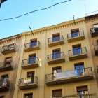 Imatge d’un bloc rehabilitat a la venda a l’Eix Comercial.