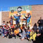 En la imagen, el podio final y el resto de participantes de la categoría de MX65.