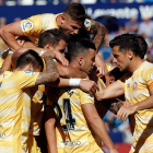 Borja García celebra amb els seus companys el gol marcat en el partit d’ahir davant del Llevant.