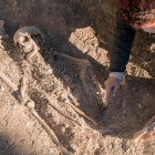 Les excavacions arqueològiques que es duen a terme al cementiri de Belchite.