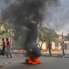 Protestes als carrers de Khartum, la capital del Sudan, contra el cop militar.