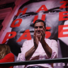 El candidat d’ERC al Congres Gabriel Rufián celebra la victòria.