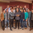 Francesc Orella, en el centro, y el resto del reparto de la serie. 