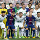 Ruschel assenyala al cel al ser substituït durant el partit.