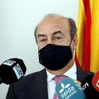 El presidente del TSJC, Jesús María Barrientos, atendiendo los medios de comunicación en la Audiencia de Lleida.