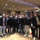 Los jugadores del Barça antes de la comida de la plantilla, que se celebró en un restaurante de Messi.