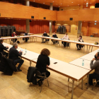 Alcaldes del Baix Segre, sindicats i entitats agràries es van reunir ahir a Lo Casino d’Alcarràs.