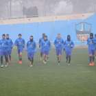 Los jugadores del Lleida hicieron ayer su última sesión de entrenamiento en el Annex con frío y niebla.