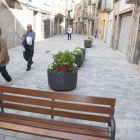 El nou aspecte del carrer Urgell de Tàrrega, ara amb més zona per als vianants.