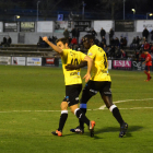 Jorge Félix y Moustapha celebran el gol del empate marcado en la primera mitad.