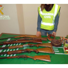 Imagen de las armas y la munición intervenidas en febrero de 2016 en la vivienda del acusado.