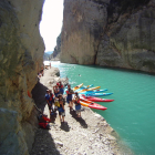 Turistas con kayak en el congosto de Mont-rebei.