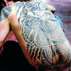 Una persona tatuada.