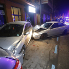 Un conductor novel ebrio destrozó tres coches aparcados. 