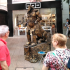 Estàtues humanes animen l'Eix Comercial de Lleida