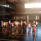 Una sesión de entrenamiento de los jugadores de la Escola del Balàfia Volei.