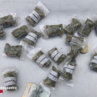 Imatge de les bosses amb droga confiscades.