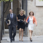 La conselleres Neus Munté i Meritxell Borràs, i el secretari del Govern, Joan Vidal, ahir.