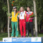 Núria Vilarrubla, en el podio junto a la australiana Jessica Fox y la austríaca Nadine Weratschnig, plata y bronce en C1.