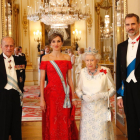 La jornada de ayer acabó con una cena ofrecida por Isabel II a Felipe VI y Letizia.