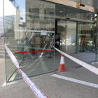 Dos detinguts a Lleida per trencar amb pedres la porta de l’Audiència Provincial