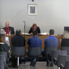 Los cinco acusados, ayer en el banquillo del juzgado de lo Penal número 2 de Lleida.