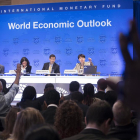 Economistas del FMI presentaron ayer el informe de previsiones.