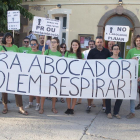 La manifestación ayer contra la planta de compostaje de Ossó.