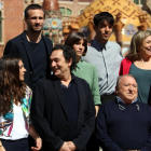 El director, Agustí Villaronga, amb la productora Isona Passola i part dels actors.