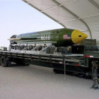 Imagen facilitada por el departamento de Defensa de EEUU de la “Madre de todas las bombas”. 