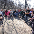 Unas 70 personas asistieron a la visita que organizó Vallbonatura en Rocallaura para explicar cómo actúa el bosque después de un fuego.