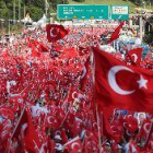 Una multitud recorda a Istanbul el primer aniversari del fallit cop