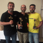 Els representants del club The Busseing Pallars amb els trofeus.