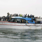 Imatge d’arxiu d’una embarcació que transporta immigrants a les costes europees.