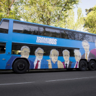 Imagen del llamado “tramabús” de Podemos recorriendo Madrid.