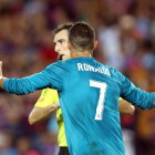 Cristiano Ronaldo empujó al árbitro después de ser expulsado en el partido del domingo.