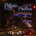 Imagen de archivo del centro de Fraga iluminado por Navidad.