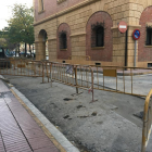 Otras mejoras  -  Las obras de la canalización implican sustituir un colector de agua de la plaza de España, lo que mejorará el saneamiento. Lo lleva a cabo la empresa Construrrea y cuenta con un presupuesto de 4.606 euros.