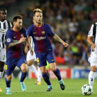 Messi corre a la recerca de la pilota davant del seu company Rakitic i els jugadors de la Juventus Pjanic i Matuidi.