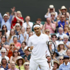 Roger Federer celebra un punto durante la final de Wimbledon, en la que superó en tres sets al croata Marin Cilic.